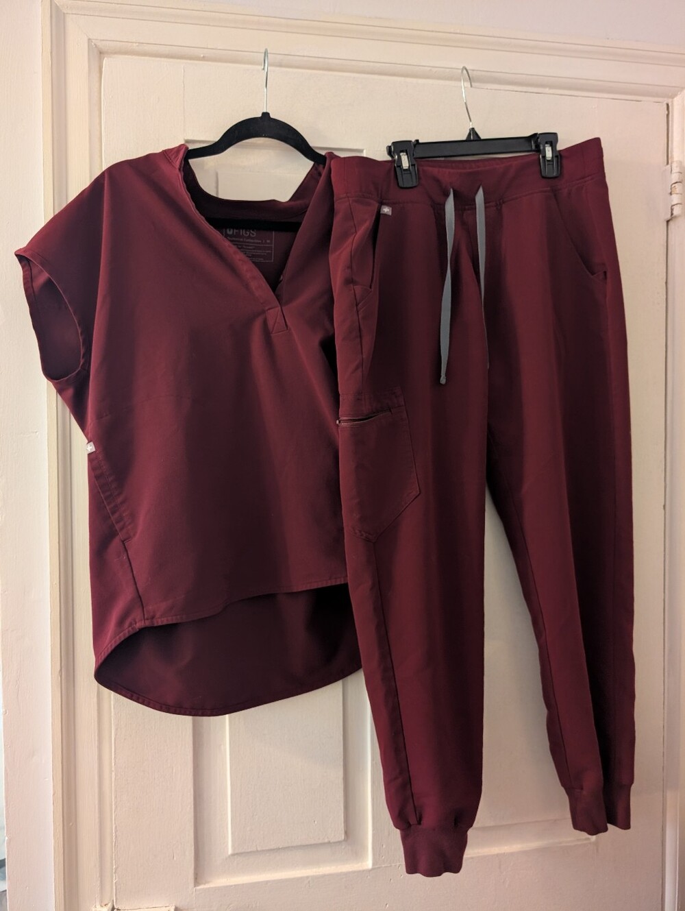 FIGS Scrubs Set "Rafaela" Scrub Top And Jogger-Style Scrub Pants